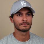 gorra gris