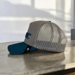 gorra gris
